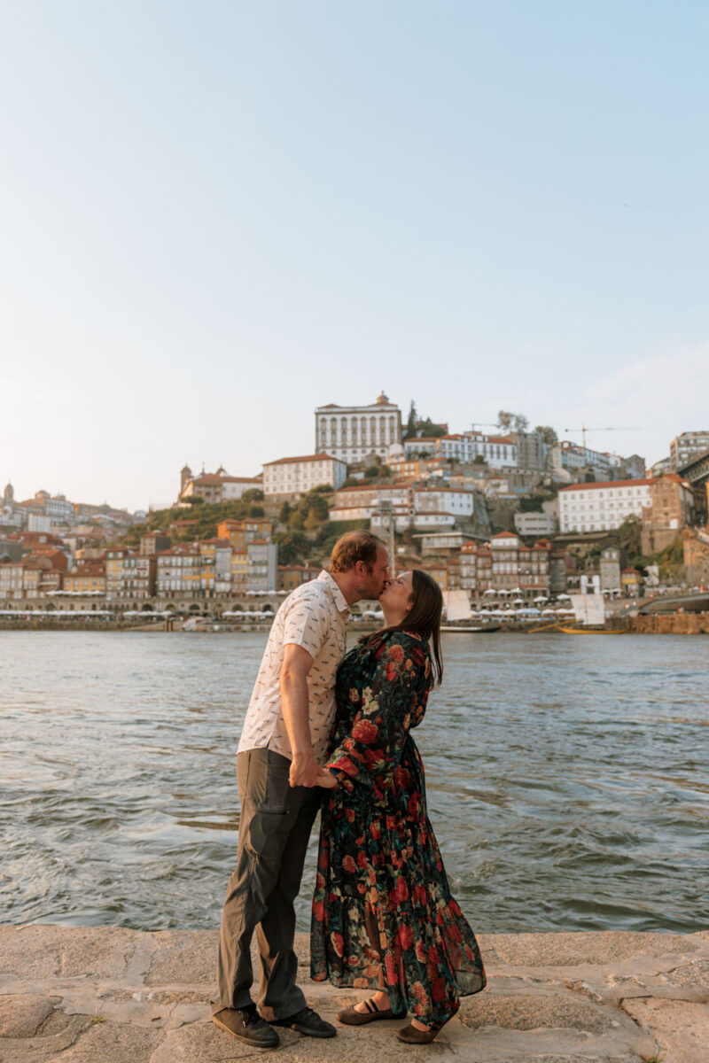 Amanda and Elliot kissing in Porto during a Flytographer shoot